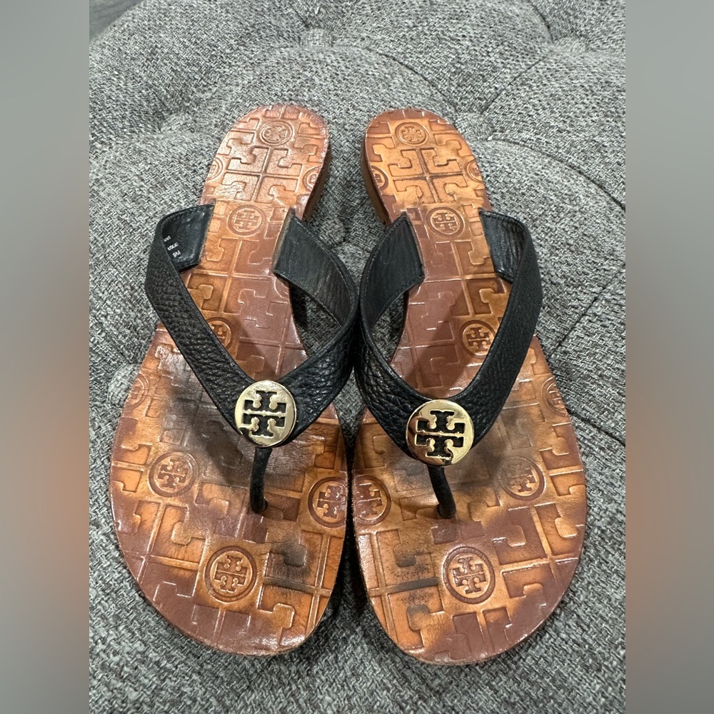 Tory Burch black leather flip flops Sz 9